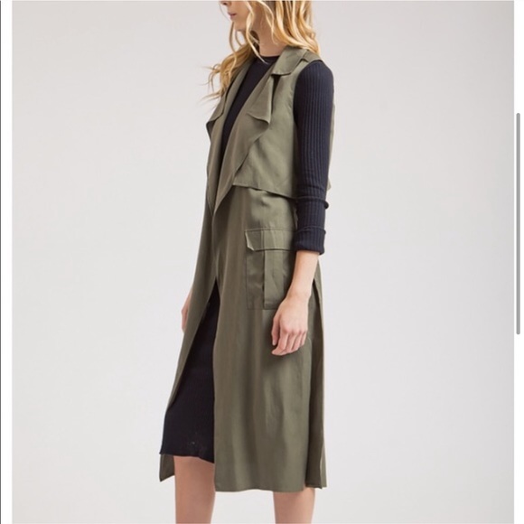 J.O.A. Trench vest 🪐 - Picture 2 of 6